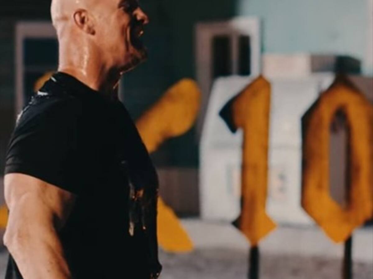 Bad Bunny estrenó nuevo video con Stone Cold como protagonista