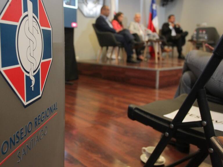 «Estuvieron invitadas a participar y presentar propuestas»: Gobierno responde críticas de isapres por Ley Corta