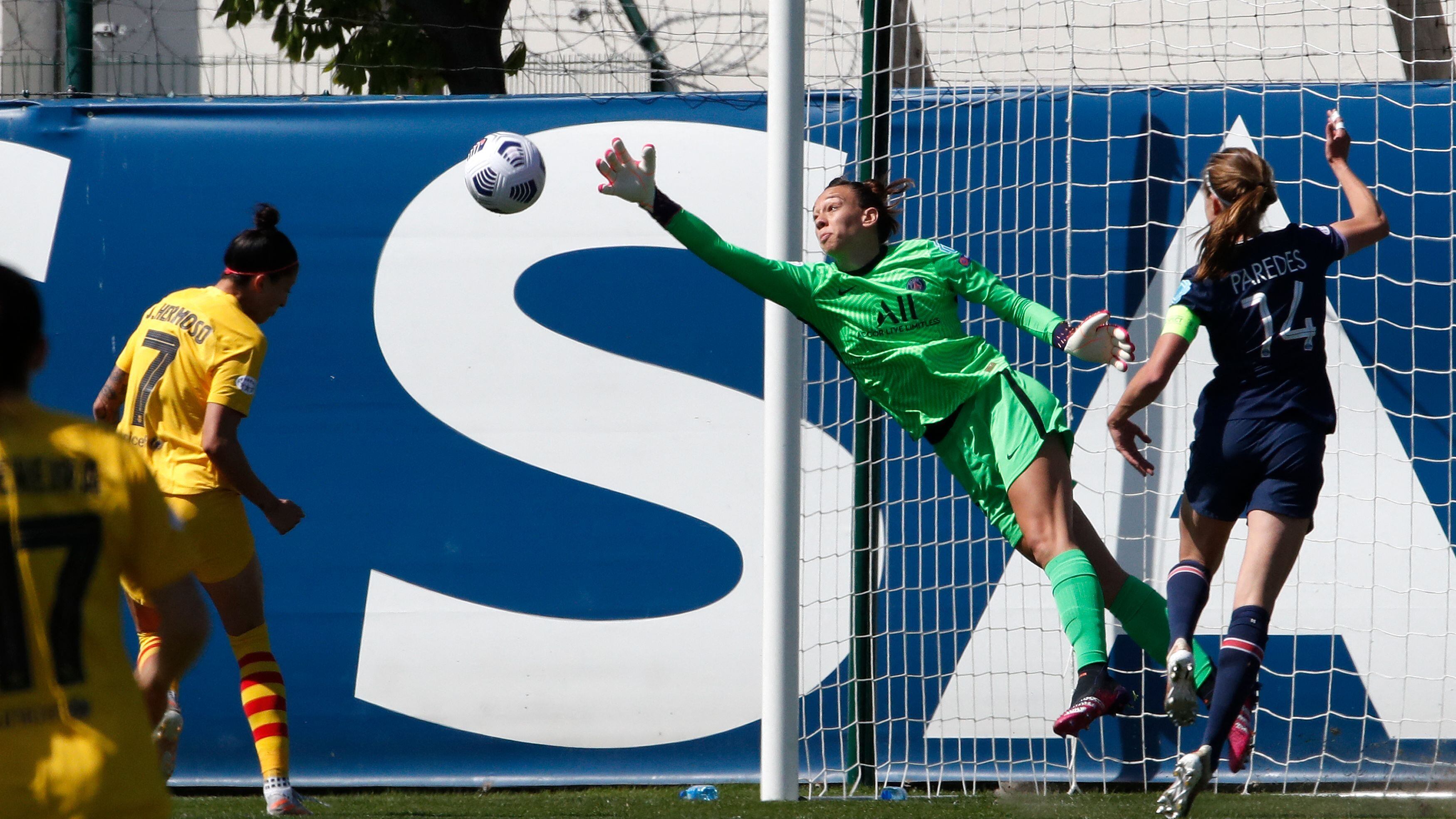 Barcelona's Spanish forward Jennifer Hermoso (L) heads the ball and scores a goal past Paris Saint-Germain's Chilean goalkeeper Christiane Endler (C) during the UEFA Women Champions League semi-final first leg football match between Paris Saint-Germain (PSG) and Barcelona at the Georges Lefevre stadium in Saint-Germain-en-Laye on April 25, 2021. (Photo by STEFANO RELLANDINI / AFP) (Photo by STEFANO RELLANDINI/AFP via Getty Images)