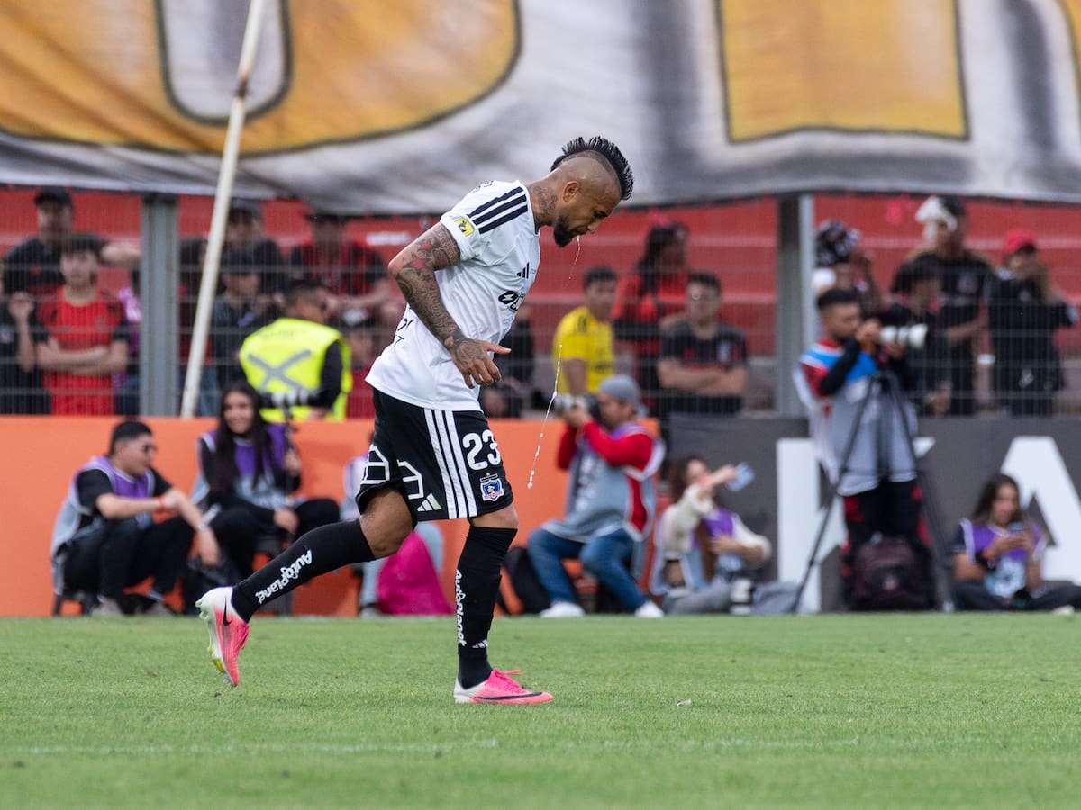 Arturo Vidal critica el nivel de Colo Colo y la falta de conversaciones para su renovación: “Es una política del presidente”