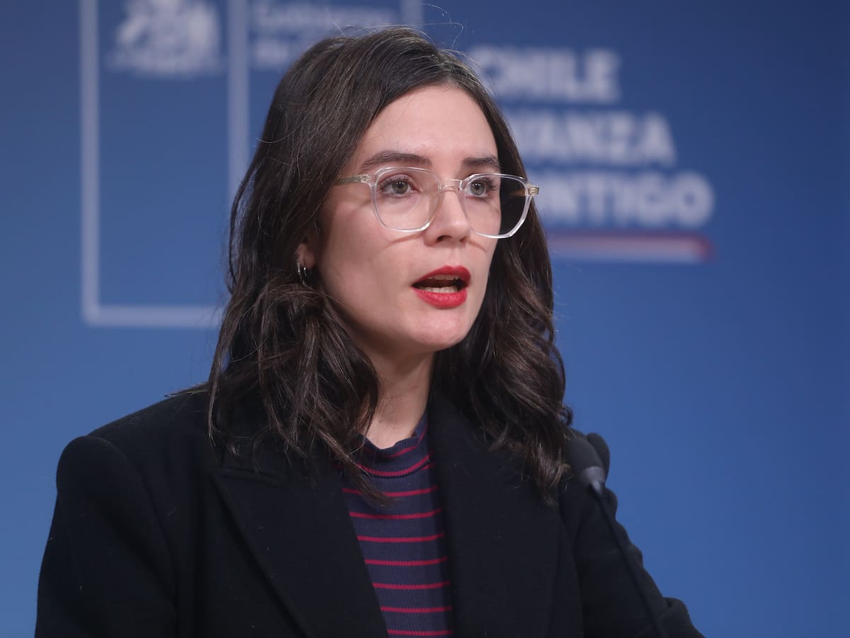 Ministra Vallejo emplaza a Kast por ‘red de bots’ y responde críticas de prescindencia: “No nos vamos a callar”