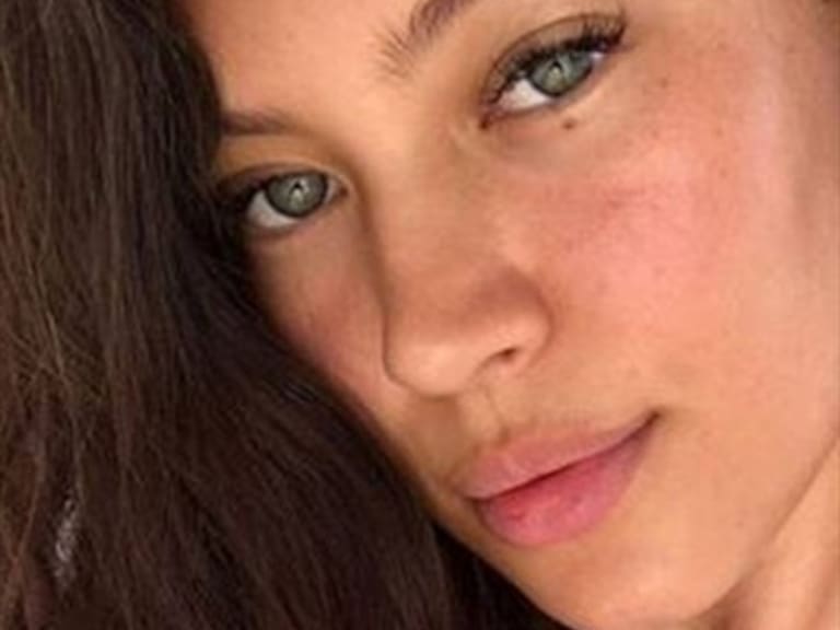 Michelle Carvalho desafió la censura de Instagram con artístico topless
