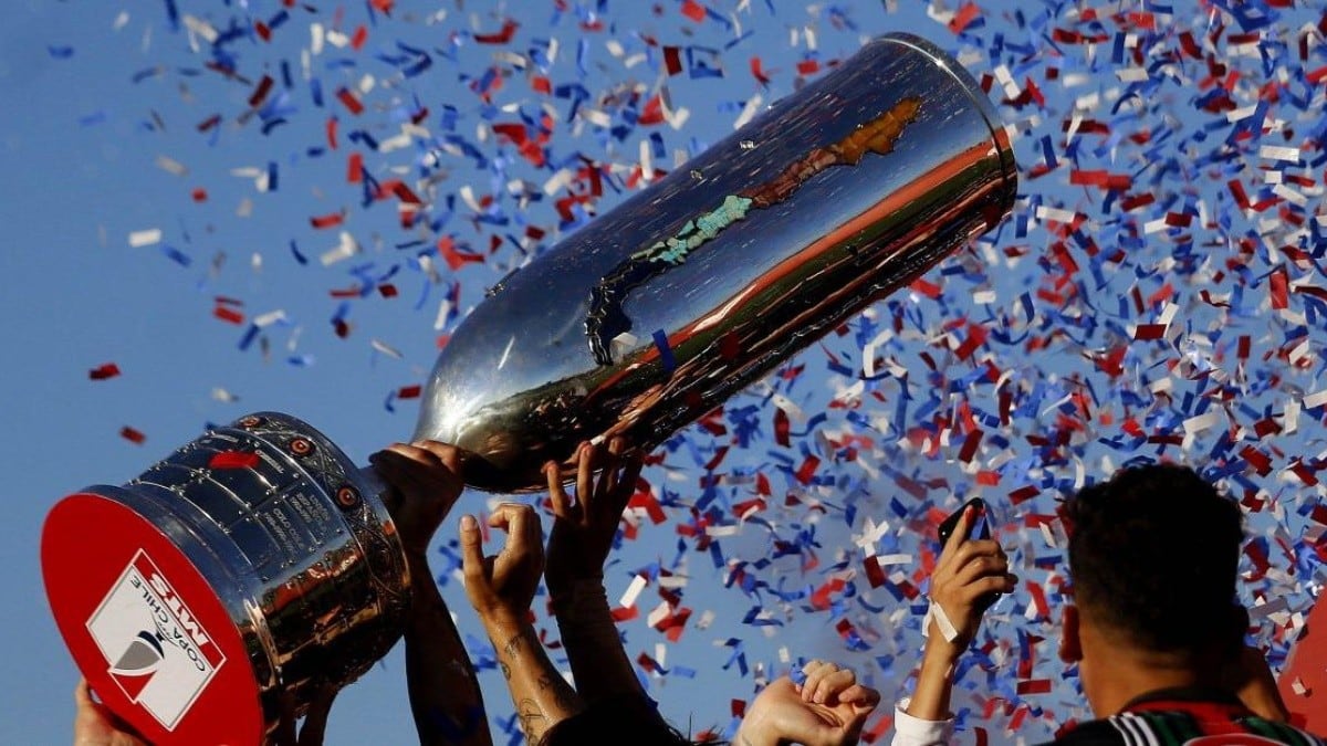 El trofeo de la Copa Chile | Agencia Uno
