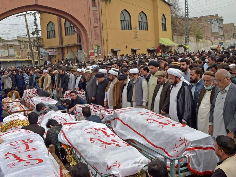 Funeral de víctimas del ataque contra mezquita chiita en Pakistán