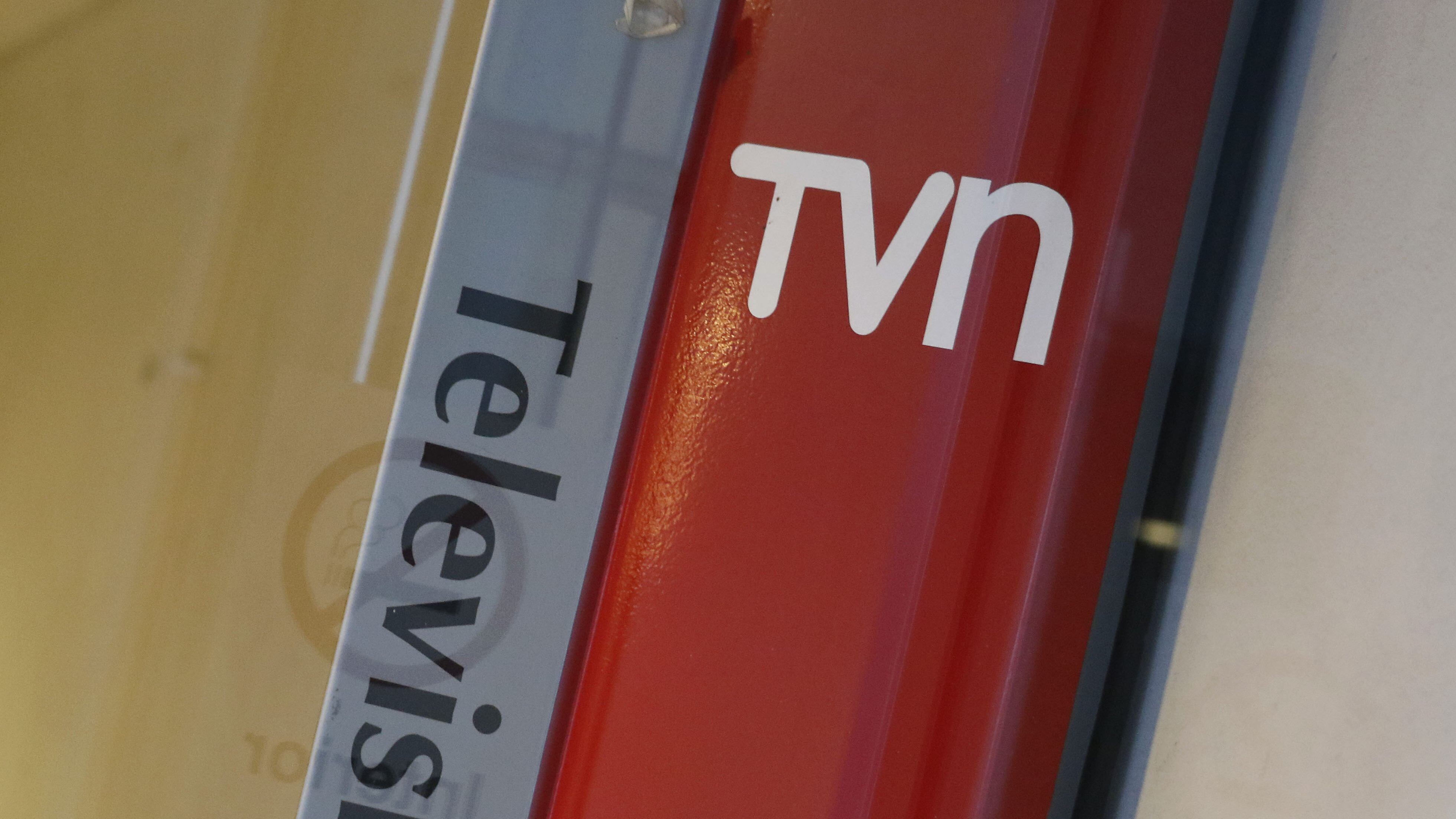 TVN aseguró que no tiene derechos para emitir la batalla de Chile