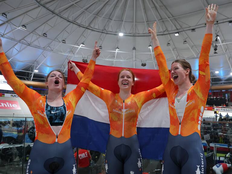 “Nunca olvidaré a Chile”: la emoción en el equipo de Países Bajos tras lograr un oro histórico para su país en el Mundial de Ciclismo