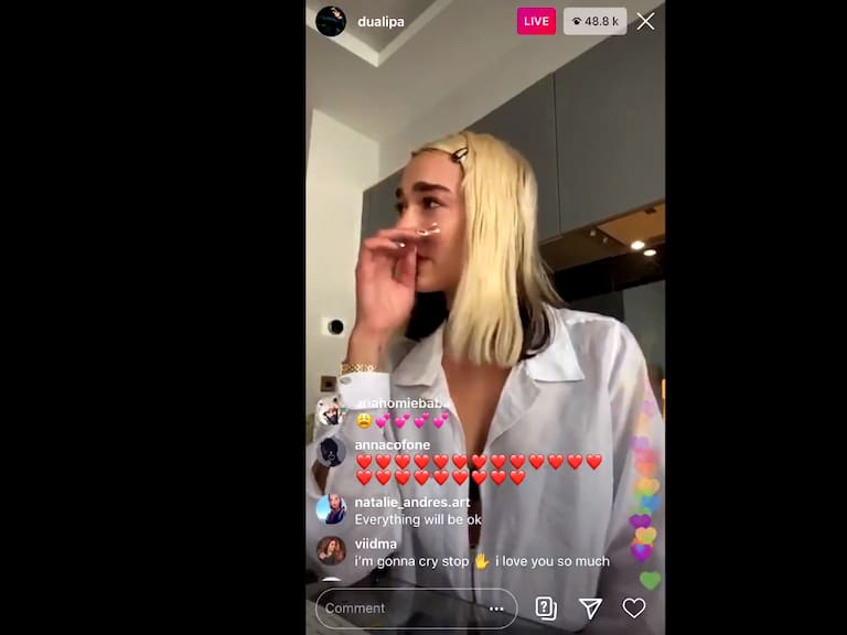 Dua Lipa sufrió la filtración de su nuevo disco: Anunció entre lágrimas que adelantará la fecha de lanzamiento