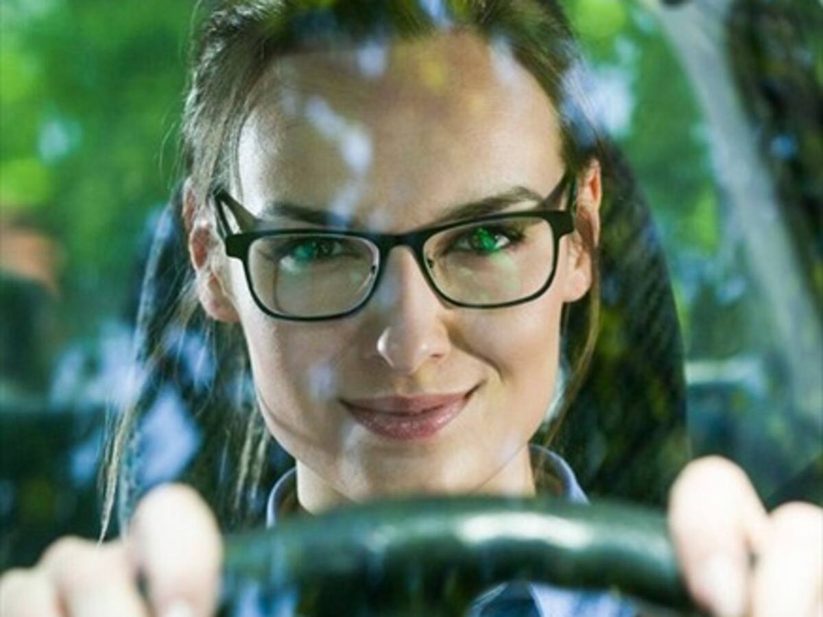ADN Motor: ¿Debes conducir con lentes ópticos y no los usas? Es una falta grave