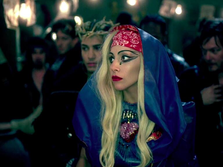Lady Gaga anunció el lanzamiento de una edición especial de «Born This Way»