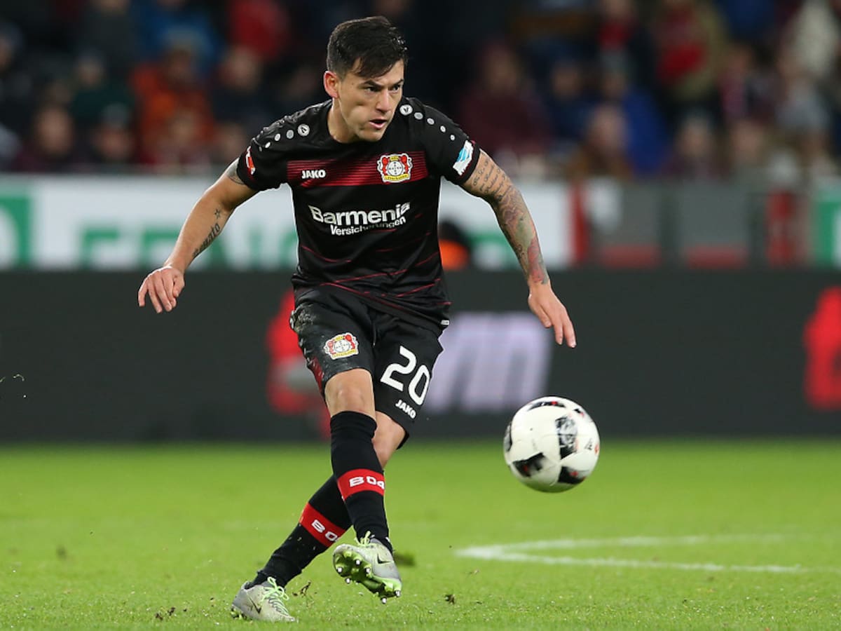 Charles Aránguiz vio acción en dura derrota del Bayer Leverkusen por la Bundesliga