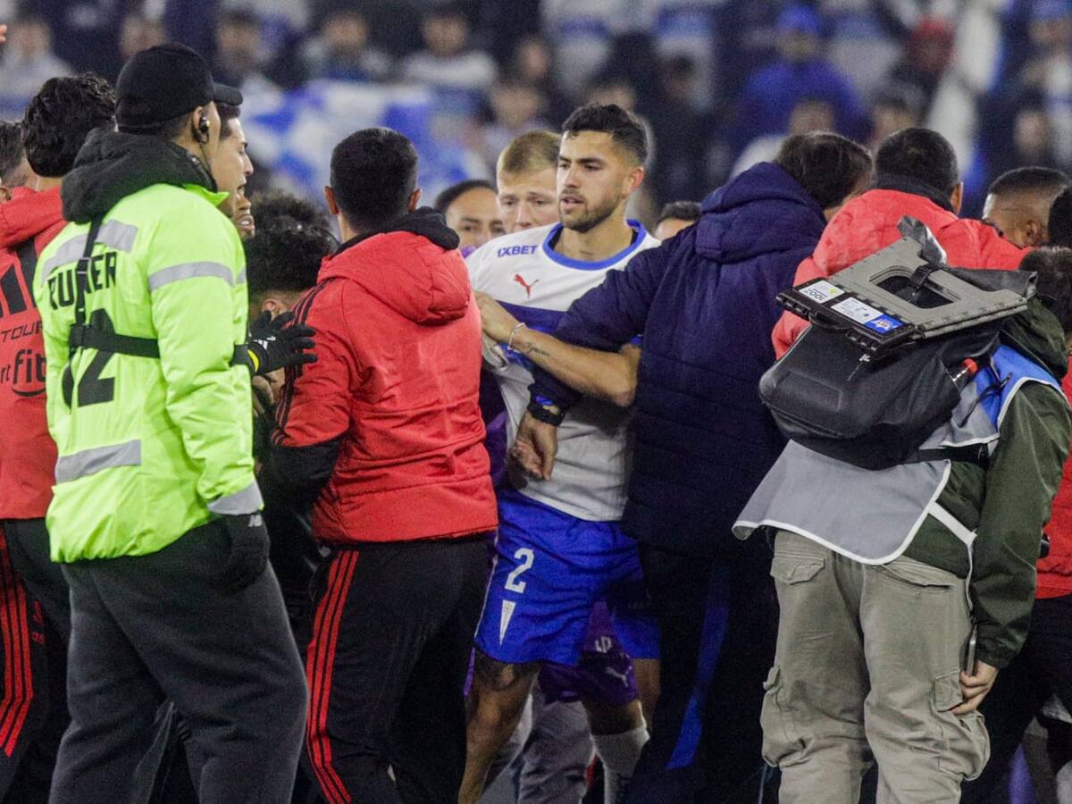 Clásico entre Católica y Colo Colo termina en una batalla campal en el Claro Arena: así fue la secuencia