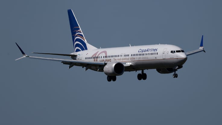 Escándalo en vuelo internacional: pareja es detenida tras intentar tener relaciones sexuales en avión rumbo a Argentina