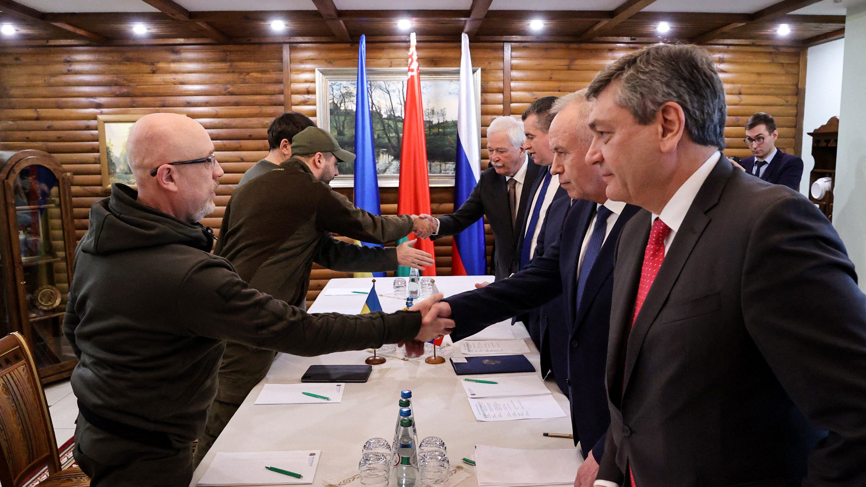 TOPSHOT - Ukrainian Defence minister Oleksii Reznikov (L) shakes hands with Russian negotiators prior the talks between delegations from Ukraine and Russia in Belarus' Brest region on March 3, 2022, following the Russian invasion of Ukraine. - Russia and Ukraine will discuss a ceasefire at upcoming talks on the border between Poland and Belarus, Moscow's chief negotiator said on March 2, nearly one week into Russia's invasion of its pro-Western neighbour. - Belarus OUT (Photo by Maxim GUCHEK / BELTA / AFP) / Belarus OUT (Photo by MAXIM GUCHEK/BELTA/AFP via Getty Images)