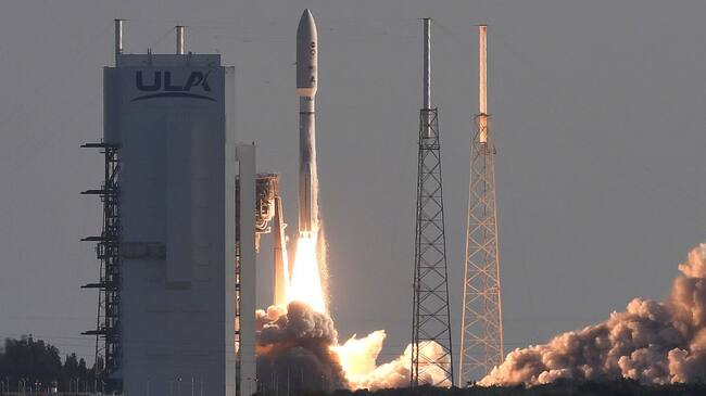 CAPE CANAVERAL, FLORIDA, UNITED STATES - 2020/07/30: An Atlas V rocket with NASA's Perseverance Mars rover launches from pad 41 at Cape Canaveral Air Force Station. The Mars 2020 mission plans to land the Perseverance rover on the Red Planet in February 2021 where it will seek signs of ancient life and collect rock and soil samples for possible return to Earth. (Photo by Paul Hennessy/SOPA Images/LightRocket via Getty Images)