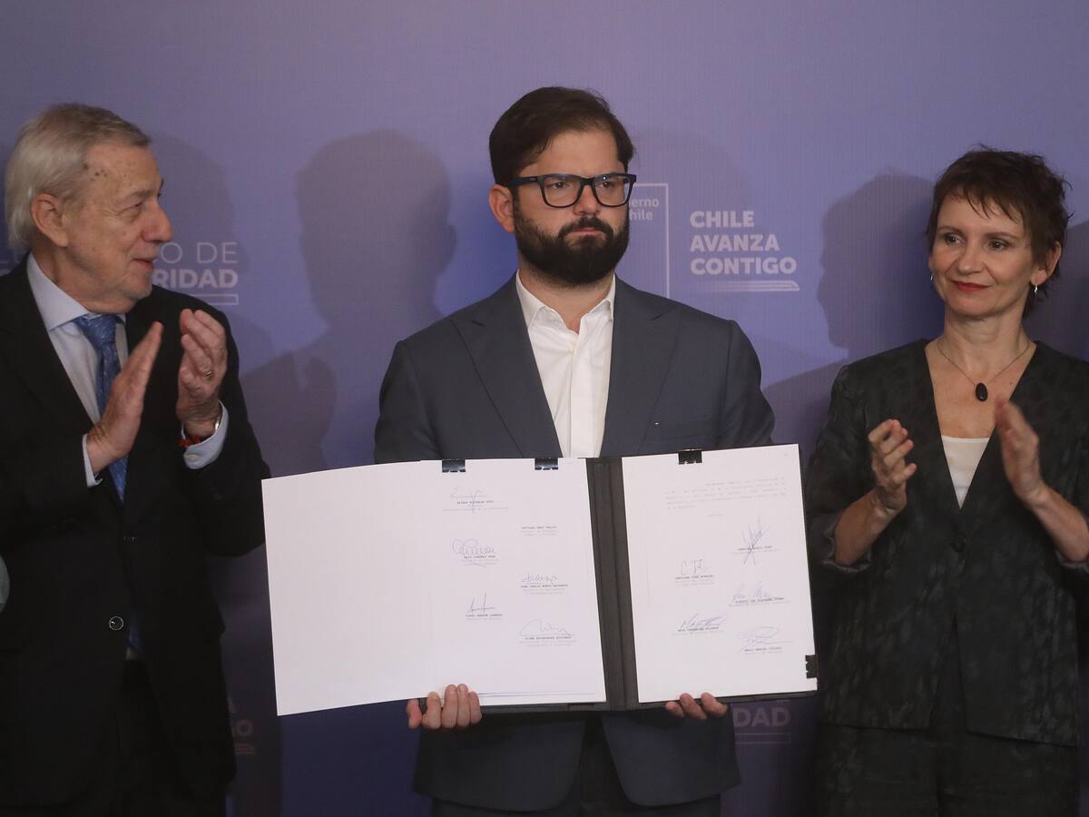 Presidente Boric promulga la Ley Marco de Ciberseguridad: “Vamos a tener más herramientas para proteger los derechos de las personas en ciberespacios”