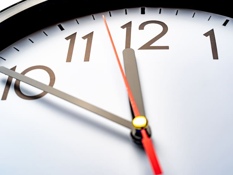 Primer cambio de hora en 2026: ¿Cuándo es y qué se hace en el reloj?