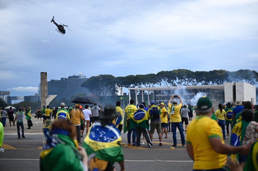 Helicóptero sobrevuela la zona de los ataques de bolsonaristas en Brasilia