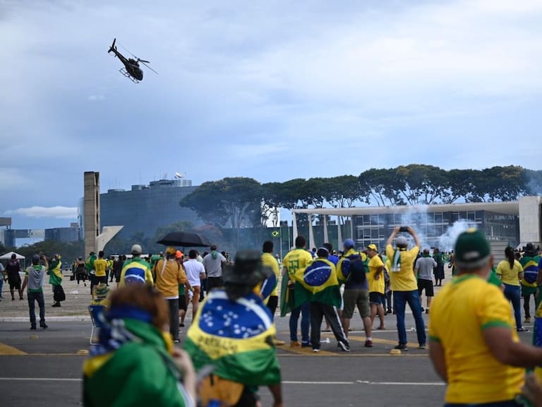 Helicóptero sobrevuela la zona de los ataques de bolsonaristas en Brasilia