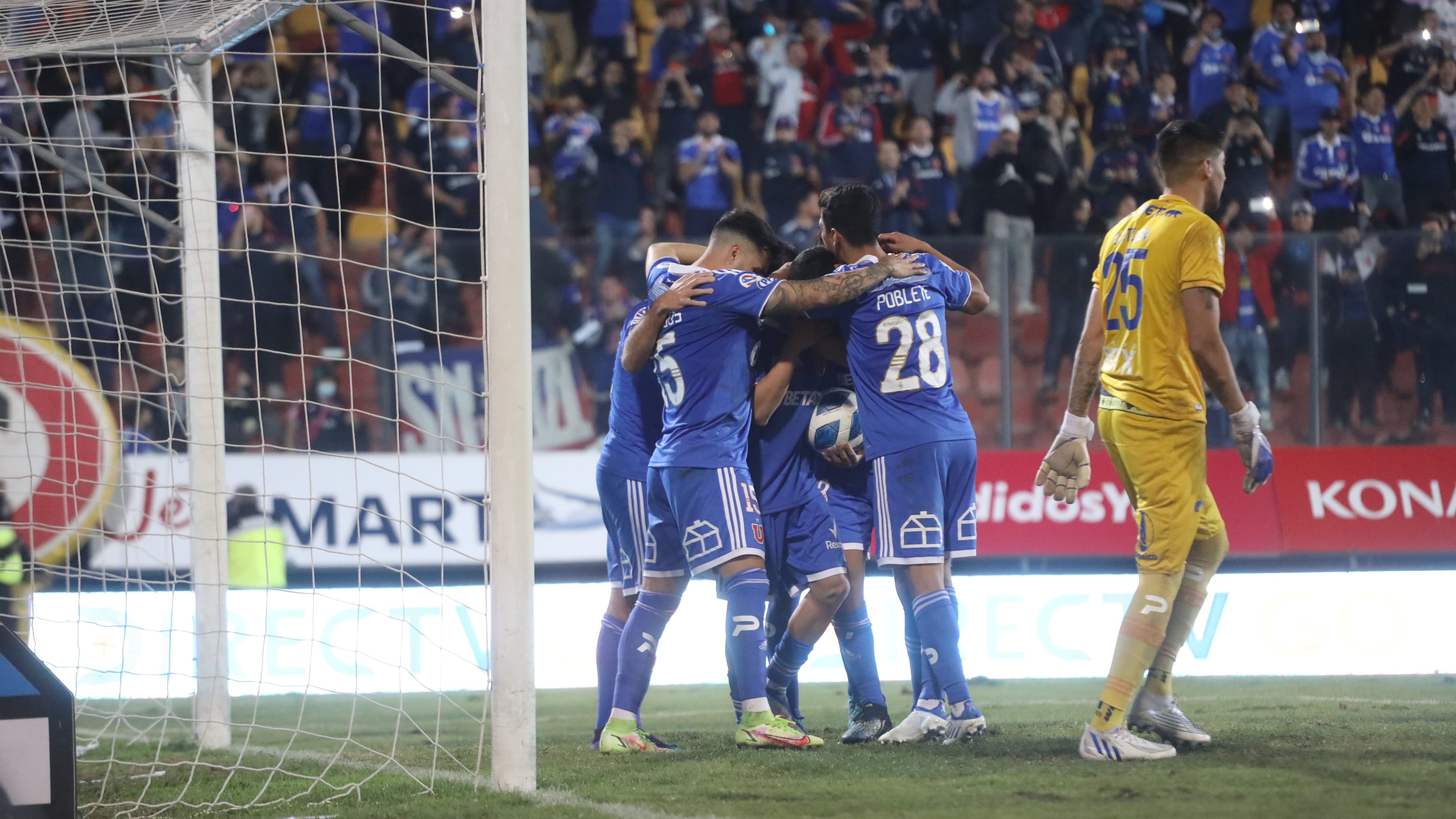 Universidad de Chile derrota a Huachipato y respira en el Torneo Nacional