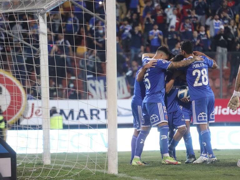 Universidad de Chile derrota a Huachipato y respira en el Torneo Nacional