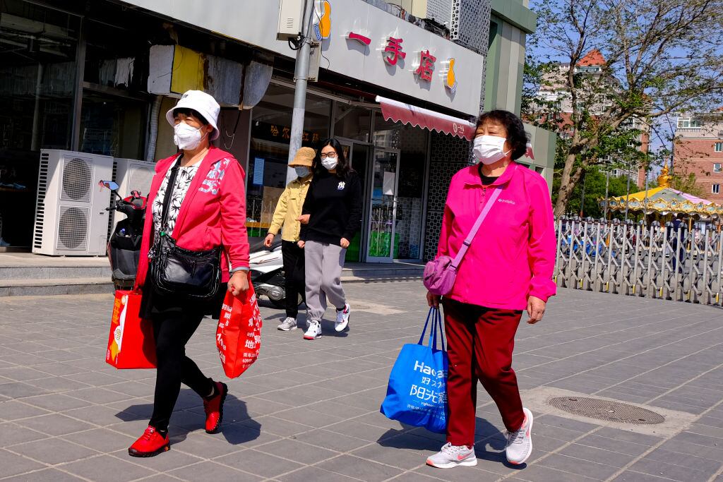 La ciudadanía realiza compras en China