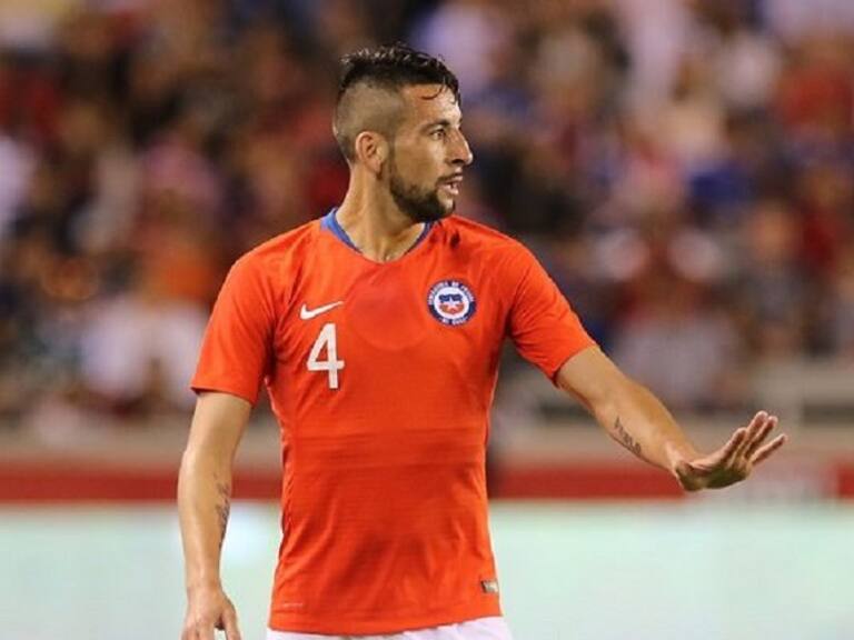 Aseguran que el Betis dio pie atrás con el fichaje de Mauricio Isla y ahora el chileno estaría cerca de Boca Juniors