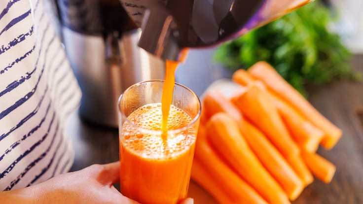 ¿Tomar jugo de zanahoria en verano realmente sirve para estar bronceado? Esto dice la ciencia