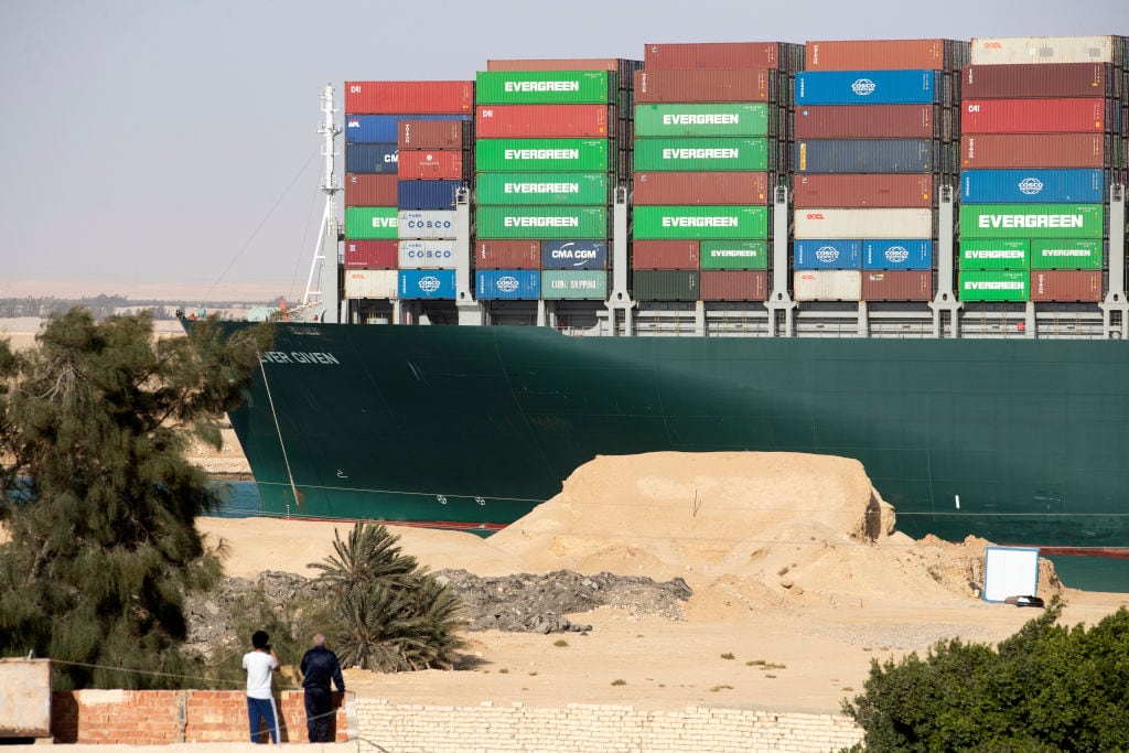 El barco Ever Given que bloqueó el Canal de Suez