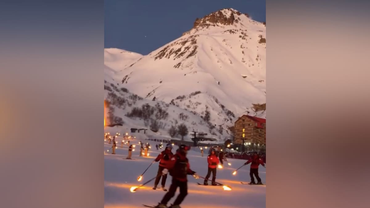 Show con antorchas reunió a 2 mil personas el día previo al incendio que destruyó Hotel Alto Nevados de Chillán