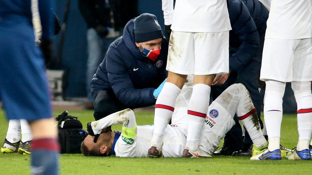 CAEN, FRANCE - FEBRUARY 10: Neymar Jr of PSG gets injured during the French Cup match between Stade Malherbe Caen and Paris Saint-Germain (PSG) at Stade Michel D'Ornano on February 10, 2021 in Caen, France. (Photo by John Berry/Getty Images)
