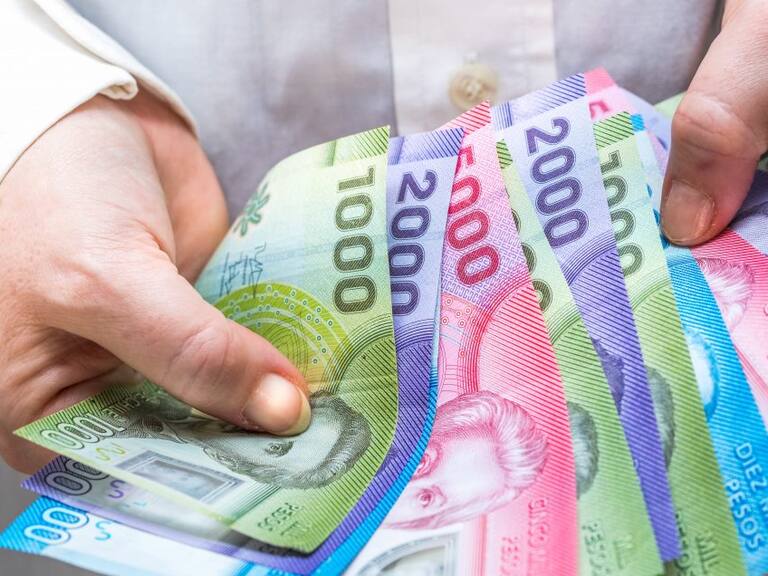 Chile pesos, banknotes in a woman's hand