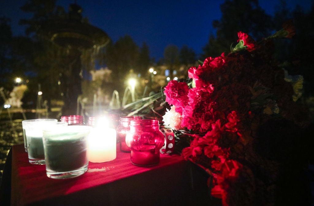 Homenaje a las personas fallecidas en una universidad de Rusia