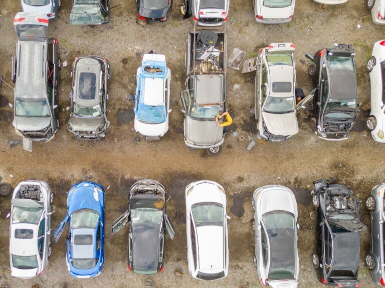 Providencia: realizan un último llamado para retirar los más de 70 autos abandonados en el aparcadero municipal