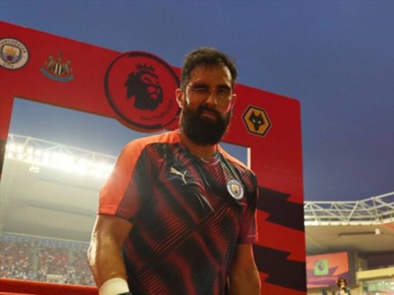 Pep Guardiola confirmó la titularidad de Claudio Bravo en la final de la Community Shield