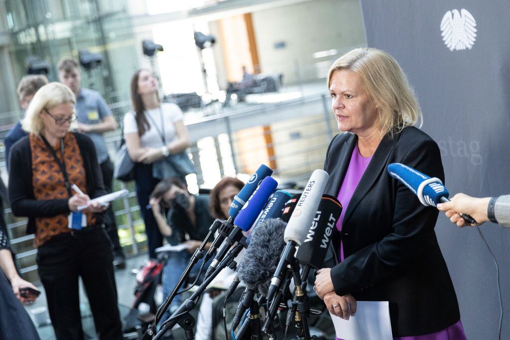 La ministra del interior de Alemania Nancy Faeser ante los medios de comunicación en Berlín
