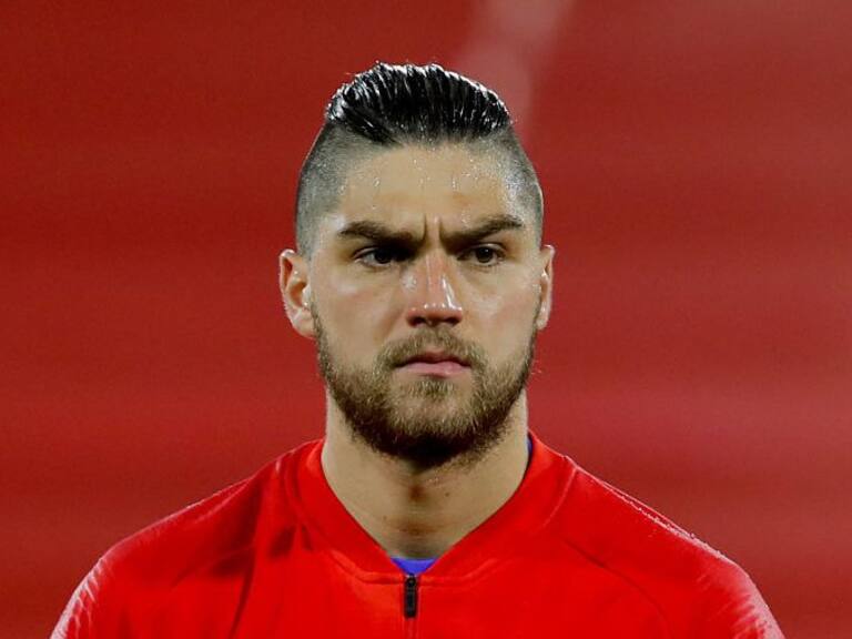 Francisco Sierralta dio positivo de covid-19 y se perderá los duelos clasificatorios ante Argentina y Bolivia