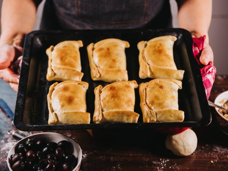 Fiestas Patrias 2025 en Chile: abren 400 vacantes para trabajar durante el “18″ con sueldos de hasta $680 mil