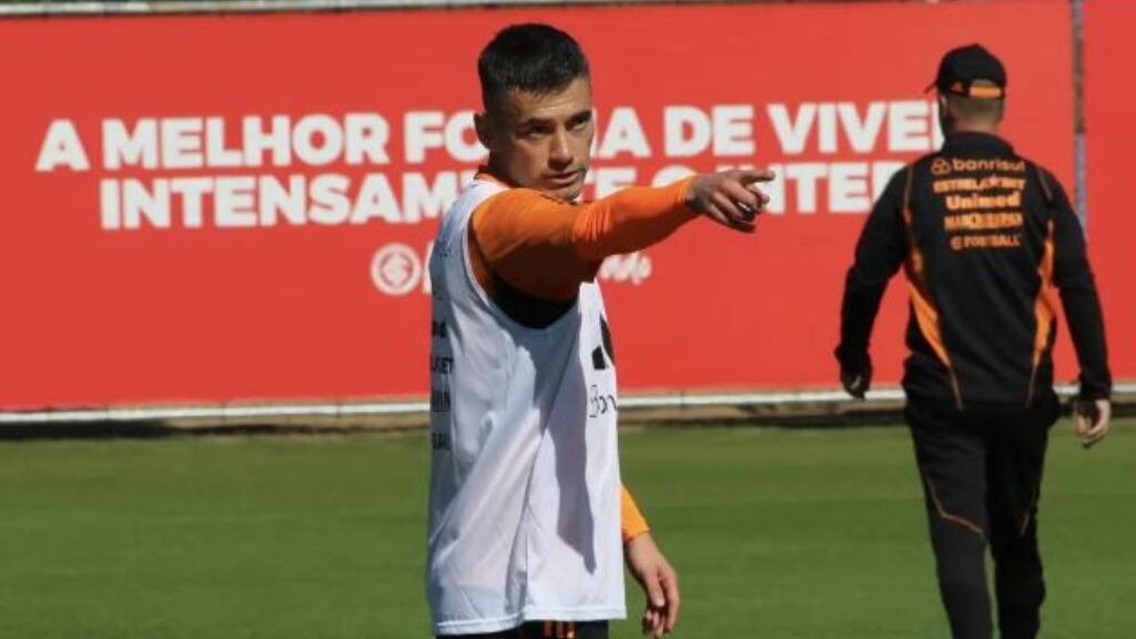 Charles Aránguiz presenta un retroceso en su recuperación física con el Inter de Porto Alegre