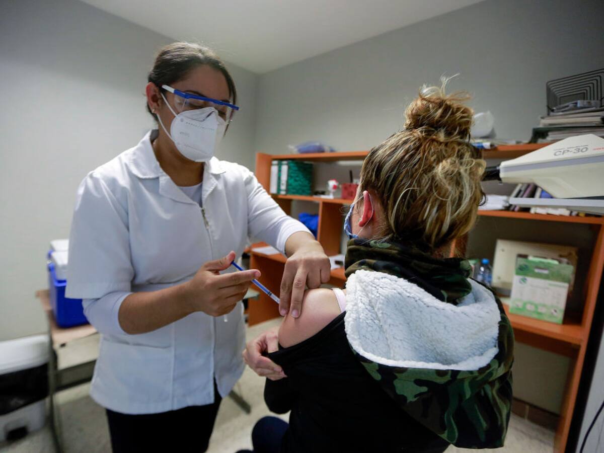México recibió dos millones de dosis de la vacuna CanSino contra el Covid-19