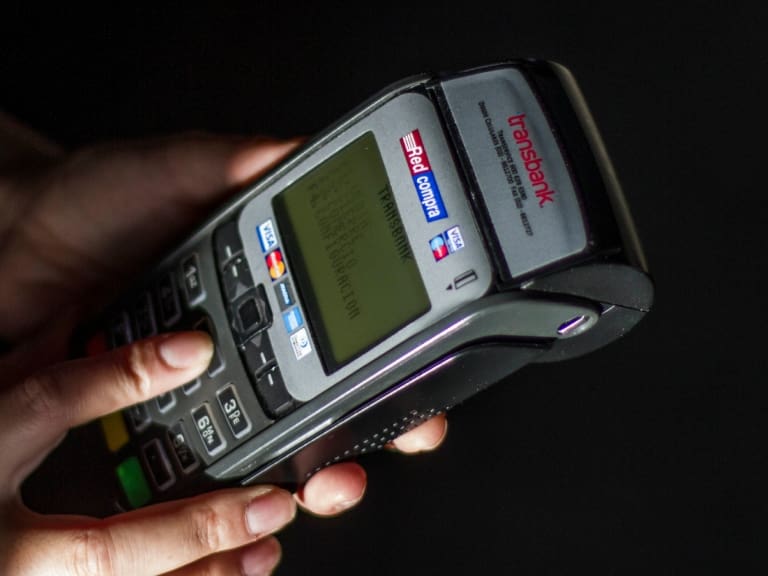 Transbank: usuarios reportan caída del sistema a nivel nacional