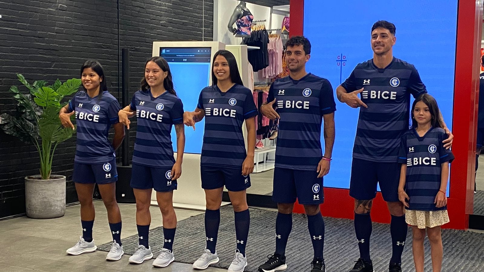 Universidad Católica camiseta