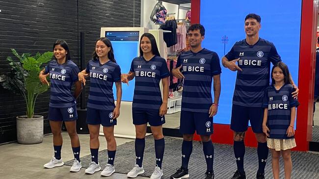 Universidad Católica camiseta