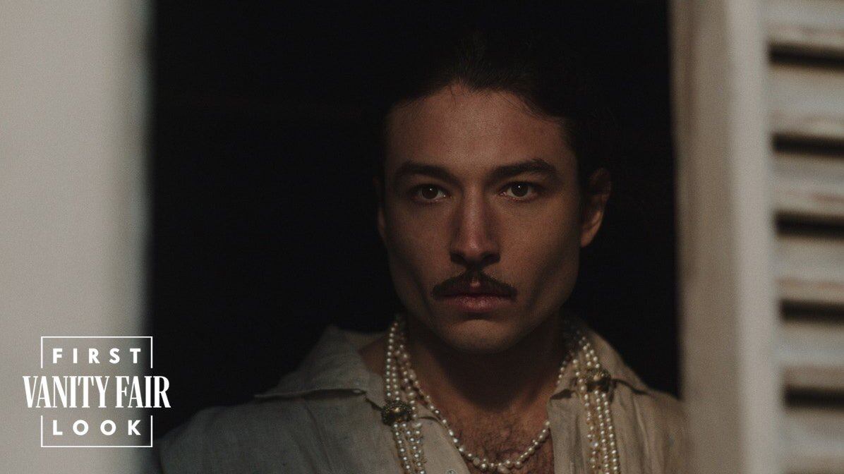 Ezra Miller como Salvador Dalí, joven.