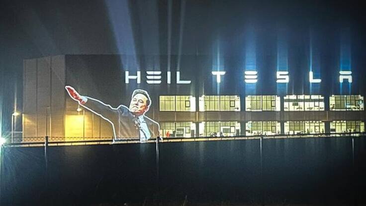 “Heil Tesla”: proyectan la imagen del saludo de Elon Musk en una de sus fábricas en Alemania