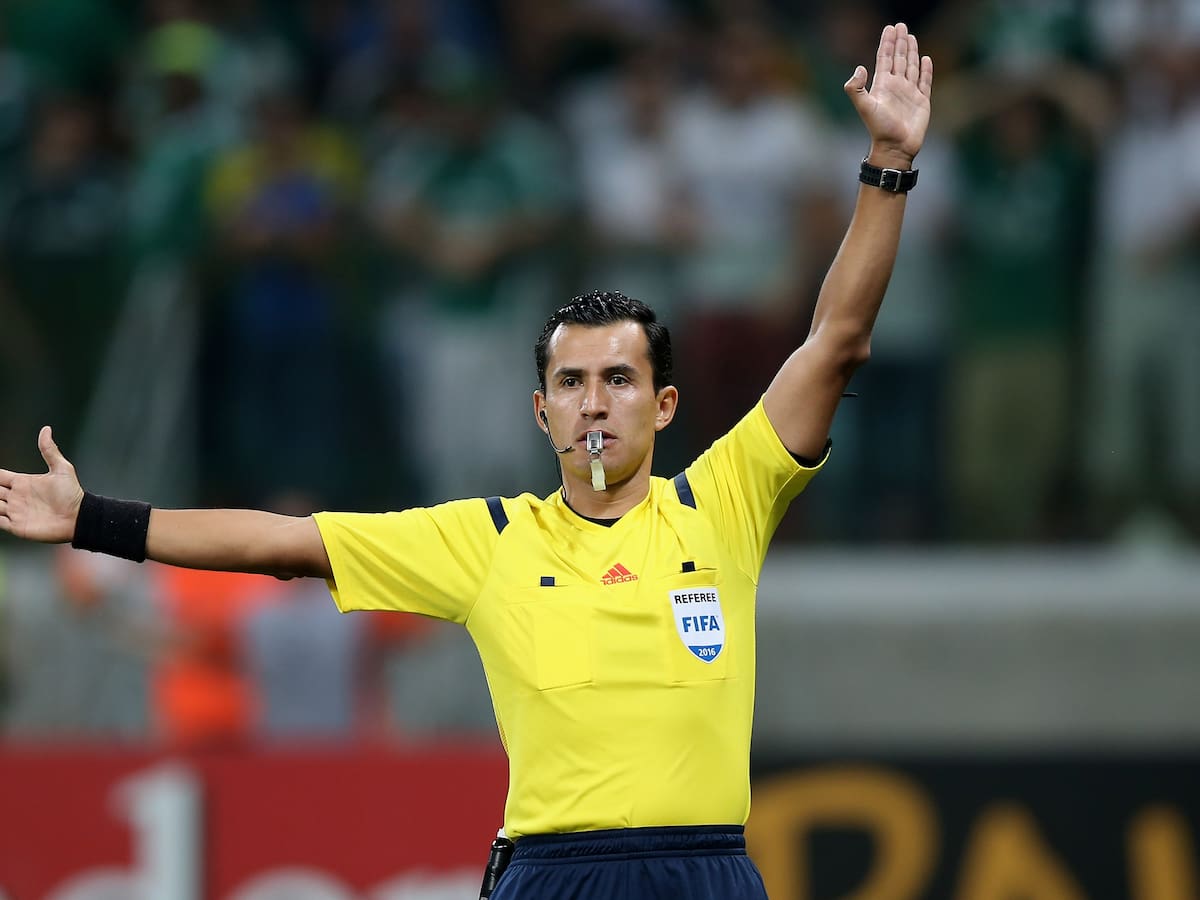 “No nos espera nada positivo”: Enrique Osses comienza con polémica su rol como Jefe de Árbitros en Costa Rica