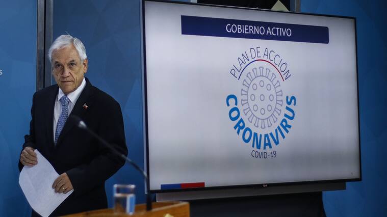 3 de Marzo del 2020/SANTIAGOEl Presidente de la Republica, Sebastián Piñera, ingresa a la sala, para presentar Plan de Acción frente a situación global de coronavirus, en la sala de prensa del Palacio de La Moneda.
FOTO: SEBASTIAN BELTRAN GAETE/AGENCIAUNO