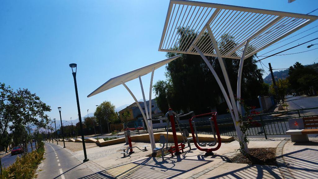 Luminarias, plaza pública, infraestructura, 1024x576 jpg ok