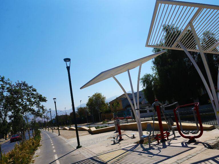 Luminarias, plaza pública, infraestructura, 1024x576 jpg ok