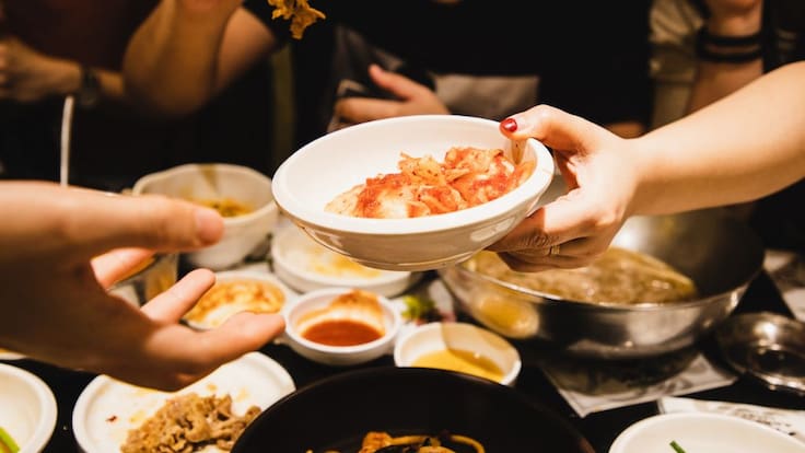 La nueva moda en Chile: cenas coreanas arrasan en Navidad y Año Nuevo con sabores explosivos