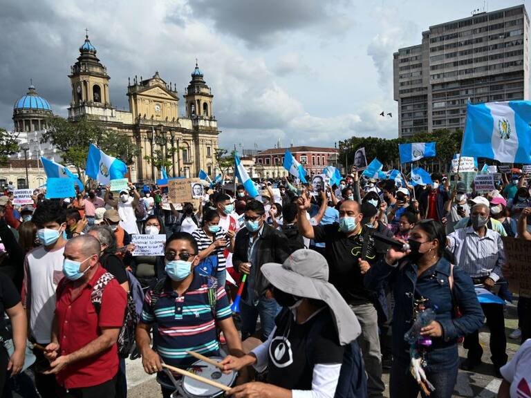 Protestas en Guatemala exigen la dimisión del mandatario